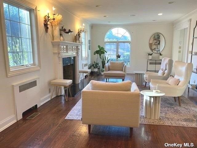 26 Woodland Pl in Great Neck, NY - Building Photo - Building Photo