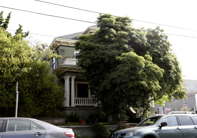 4211 Montgomery St in Oakland, CA - Foto de edificio - Building Photo