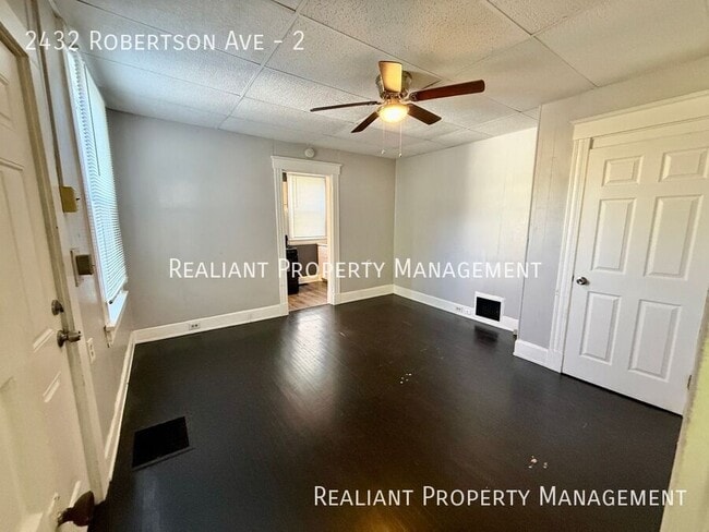 2432 Robertson Ave in Cincinnati, OH - Building Photo - Building Photo