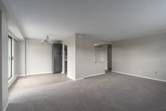 Courtside Square Apartments in King of Prussia, PA - Foto de edificio - Interior Photo