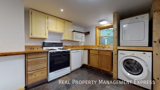 2 Bedroom 1 Bathroom Apartment near August