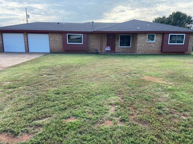 121 N Montebella Terrace in Mustang, OK - Foto de edificio - Building Photo