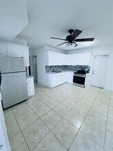 26 E 48th St-Unit -26 in Hialeah, FL - Building Photo - Building Photo