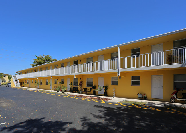 Maven Apartments in Wilton Manors, FL - Foto de edificio - Building Photo