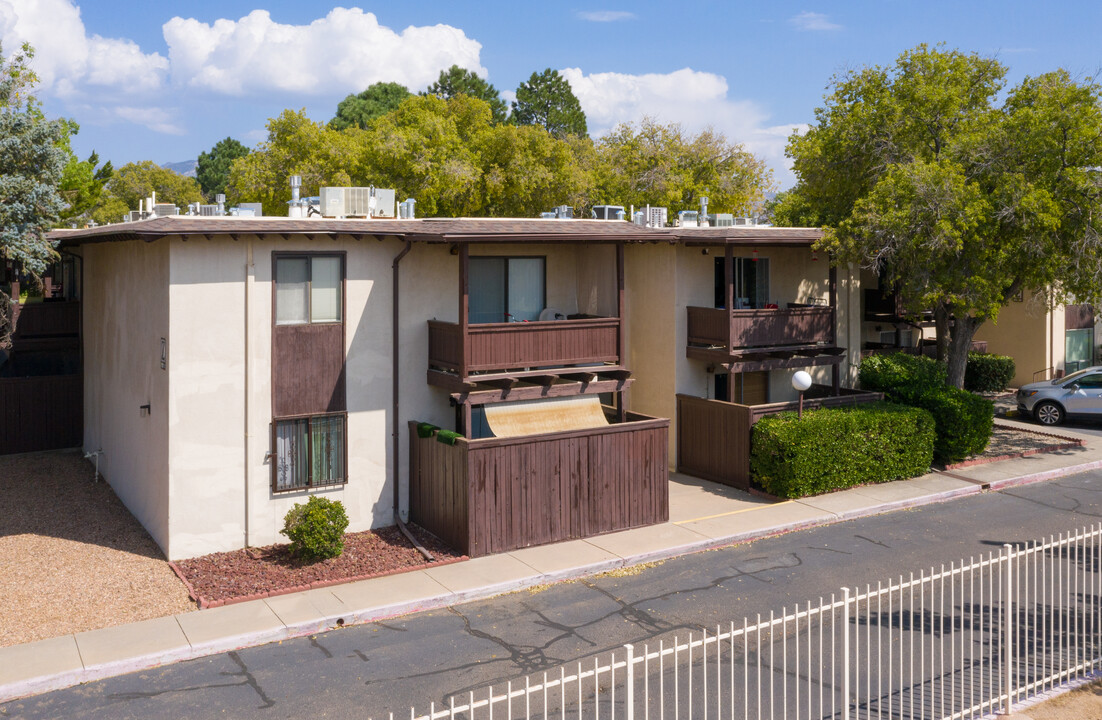 Winrock Villas Condos in Albuquerque, NM - Building Photo