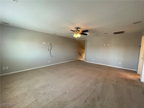 5159 Bonnie Doon Ln in Las Vegas, NV - Foto de edificio - Building Photo
