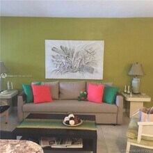 541 Blue Heron Dr in Hallandale Beach, FL - Building Photo - Building Photo