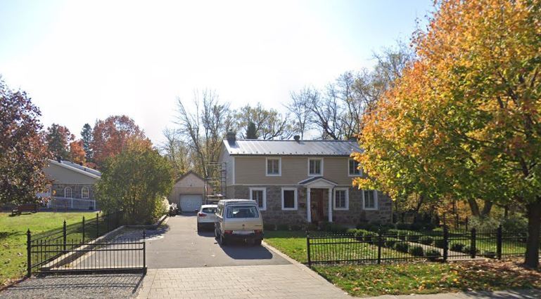 1984 Bourgogne Av in Chambly, QC - Building Photo