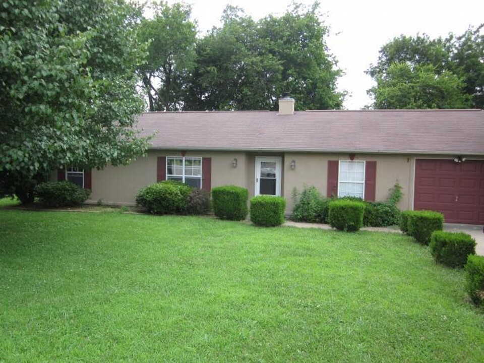 1191 Patton Pl in Oak Grove, KY - Building Photo