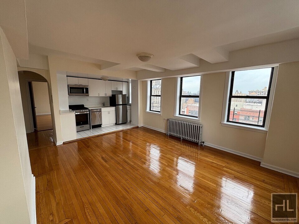 AMSTERDAM AVENUE in New York, NY - Building Photo