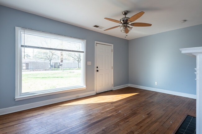 1443 Venetian Dr SW in Atlanta, GA - Building Photo - Building Photo