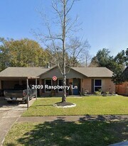 2609 Raspberry Ln in Pasadena, TX - Building Photo