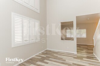 812 New Season Ct in Las Vegas, NV - Building Photo - Building Photo