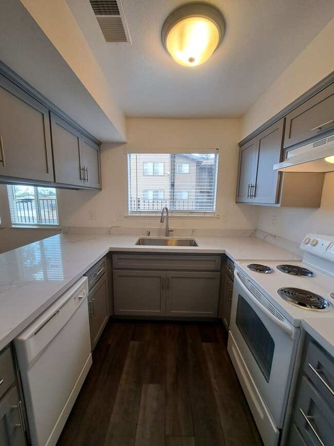 3302 W Shields Ave in Fresno, CA - Building Photo - Building Photo