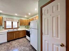 18 Partridge Ct in Windsor Locks, CT - Building Photo - Building Photo