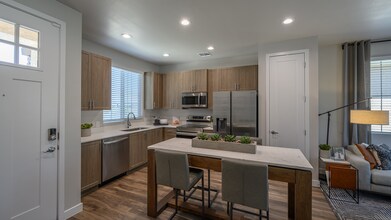 Village at Skyline Ranch in Glendale, AZ - Building Photo - Building Photo