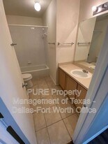 4004 W Pioneer Dr in Irving, TX - Building Photo