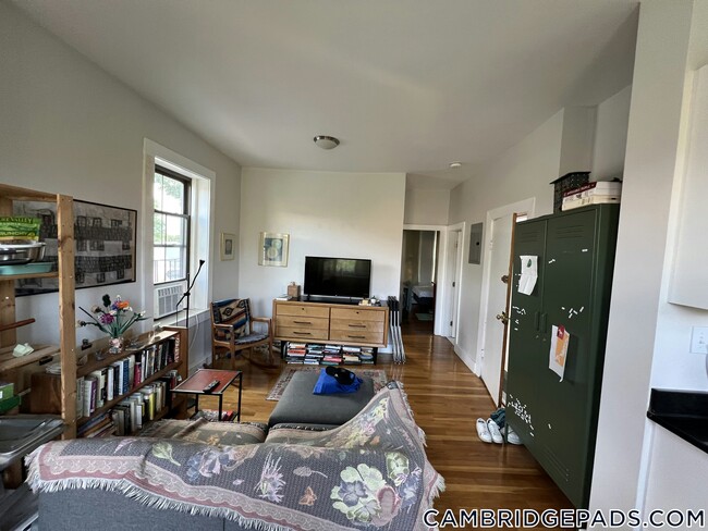102 Willow St in Cambridge, MA - Building Photo - Building Photo