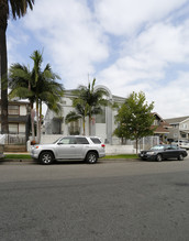 Gramercy House & Gardens in Los Angeles, CA - Building Photo - Building Photo