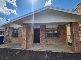 216 N Meadow Ave in Laredo, TX - Building Photo