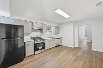 440 W Brooklyn Ave in Dallas, TX - Building Photo - Building Photo