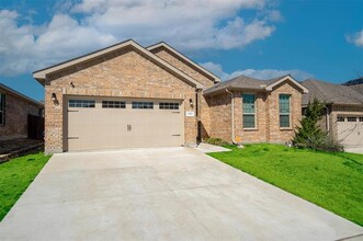 721 Crabapple Dr in Glenn Heights, TX - Building Photo - Building Photo