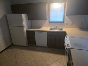 2125 North Monroe, Unit A in Hutchinson, KS - Building Photo - Building Photo