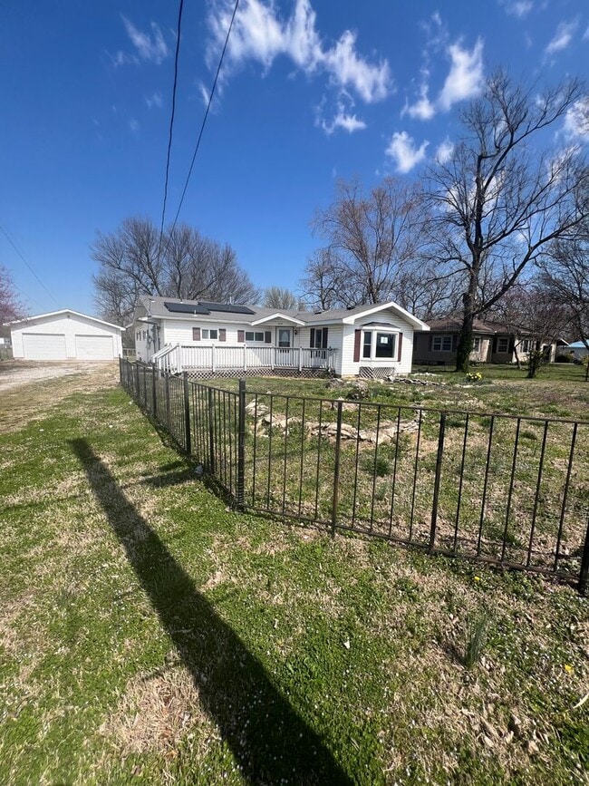 property at 1833 W Smith St