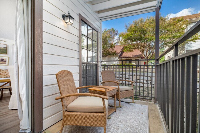 The Broadwater at Salado Creek in San Antonio, TX - Foto de edificio - Building Photo