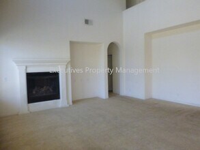 717 Round Hill Dr in Merced, CA - Building Photo - Building Photo