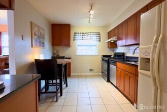 70 Deerfield Rd in East Brunswick, NJ - Building Photo - Building Photo