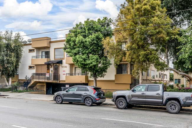 Terrace Apartments in Van Nuys, CA - Building Photo - Building Photo