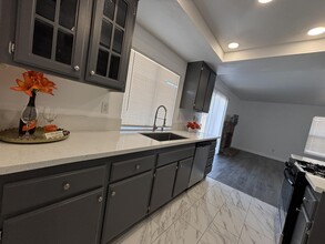 44709 Overland Ave in Lancaster, CA - Building Photo - Building Photo