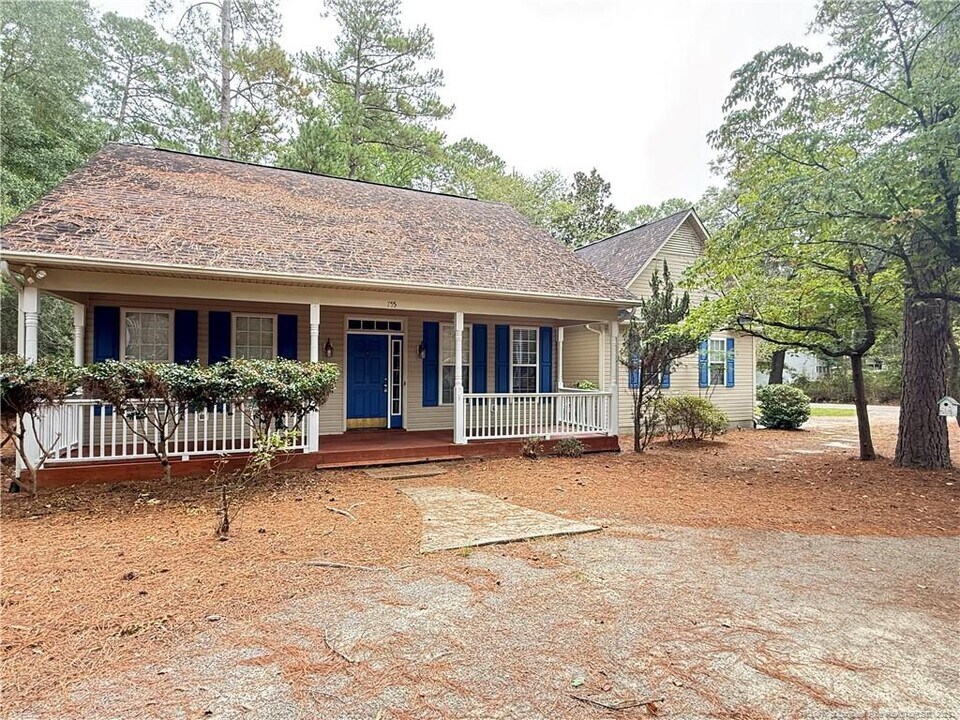 755 Blue Bird Dr in Vass, NC - Building Photo