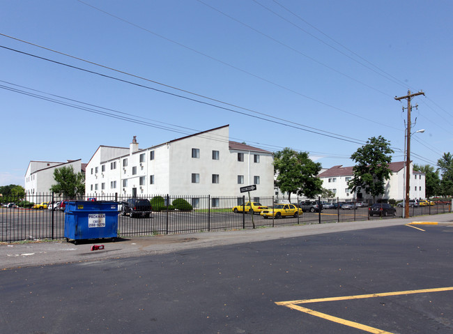 Windsor Court Apartments in Aurora, CO - Building Photo - Building Photo