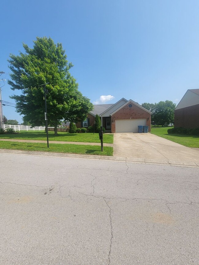 100 Dublin Ln in Shelbyville, KY - Building Photo - Building Photo