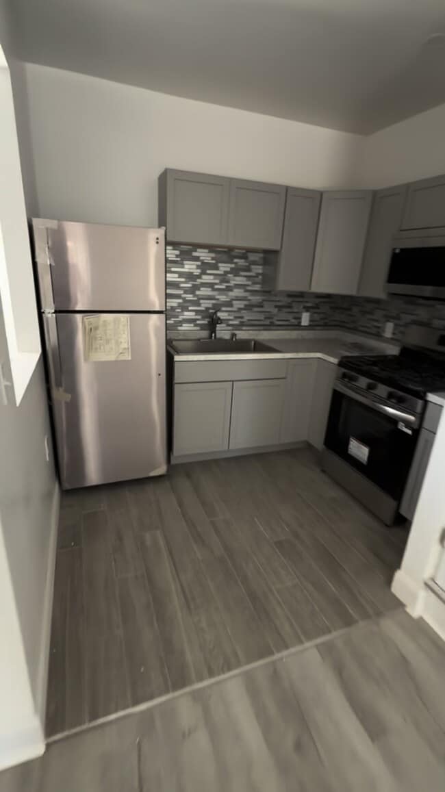 415 S 10th St, Unit APT 2 in Reading, PA - Building Photo - Building Photo