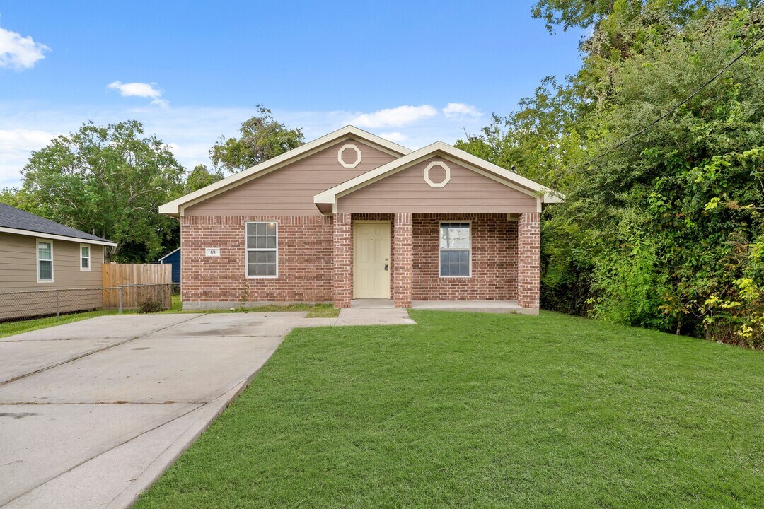 101 S Rose St in Texas City, TX - Building Photo