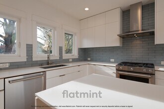 2315 N 56th St in Seattle, WA - Building Photo - Building Photo