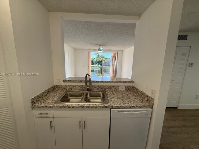 12166 St.Andrews Pl in Miramar, FL - Building Photo - Building Photo