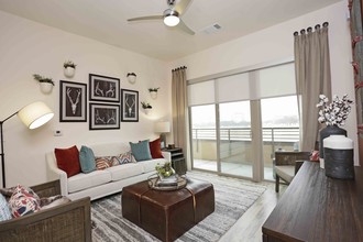 The Lofts at Palisades Apartments in Richardson, TX - Foto de edificio - Interior Photo