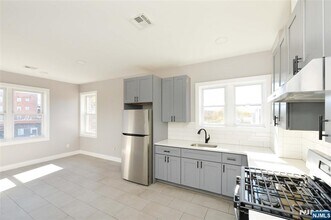 7 Watsessing Ave in Bloomfield, NJ - Building Photo - Building Photo