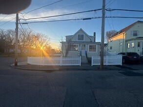 2 Sea Ave in Quincy, MA - Building Photo - Building Photo