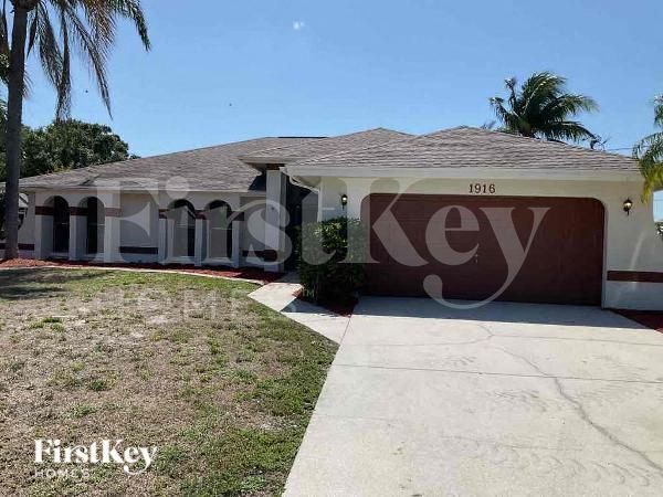 1916 SE 6th Ave in Cape Coral, FL - Building Photo