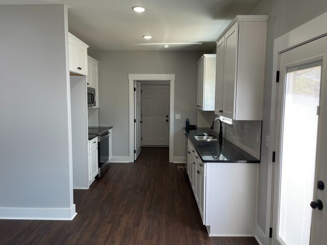 8416 W Crabtree Rd in Middle Valley, TN - Building Photo - Building Photo