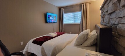 1803 N 200th St in Shoreline, WA - Foto de edificio - Building Photo