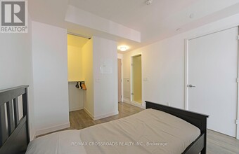 215-1215 Queen St W in Toronto, ON - Building Photo - Building Photo