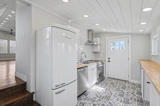 1003 W Colorado Ave, Unit upper in Colorado Springs, CO - Building Photo - Building Photo