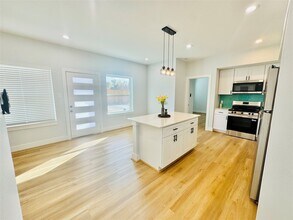 5420 Elysian St in Houston, TX - Foto de edificio - Building Photo