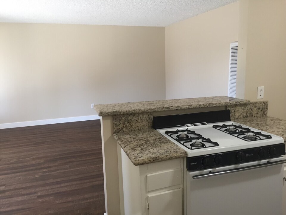 630 Ridgeway Ln, Unit #1 in La Habra, CA - Foto de edificio